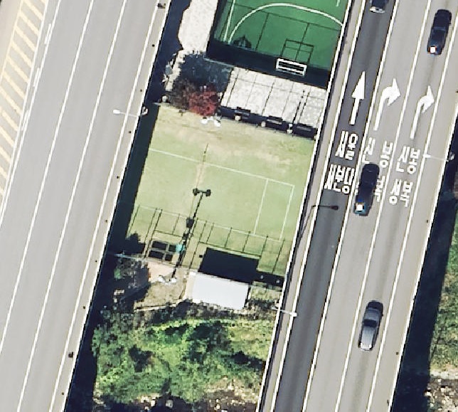 성복고가하부 족구장.jpg