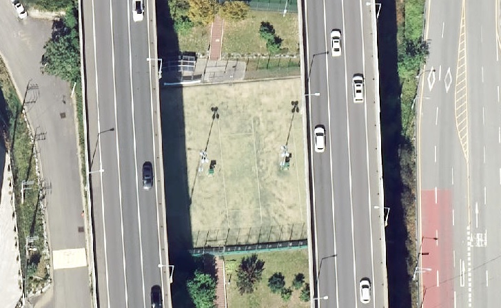 신봉고가하부 족구장.jpg